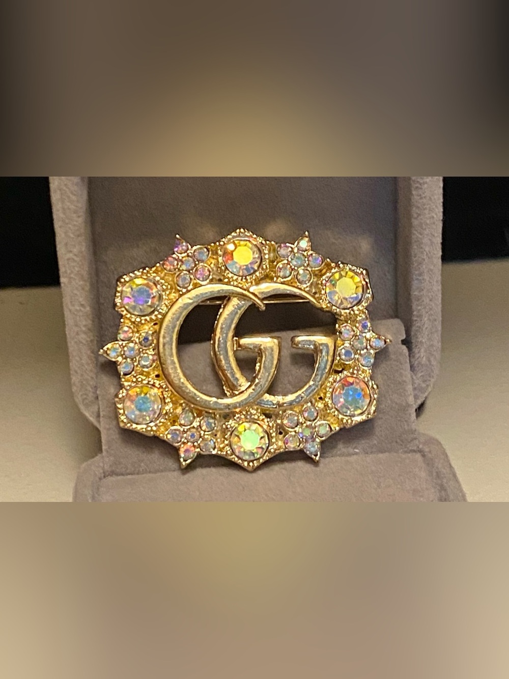 Fashion Jewelry Gold Double G Crystal Brooch with Iridescent Stones
